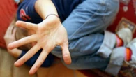 Aggredisce sessualmente due minorenni seduti su una panchina: arrestato