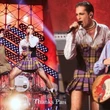 Damiano dei Maneskin con bustier e gonna a pieghe: il look genderfluid infiamma il palco