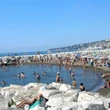 Estate a Napoli, sulle spiagge pubbliche controllori del Comune per distanze e mascherine Covid