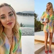 Chiara Ferragni con le mollettine colorate sui capelli: le baby clip sono l’accessorio dell’estate