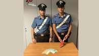 Picchia e minaccia la ex compagna, poi le chiede 500 euro di 