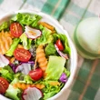 La dieta in menopausa: i consigli alimentari della nutrizionista per le donne over 50