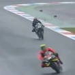 MotoGP, prove libere GP Assen: Vinales il più veloce sotto la pioggia, Rossi 17°, cade Marquez