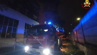 Scoppia un incendio nel suo appartamento, donna disabile salvata dai vigili del fuoco