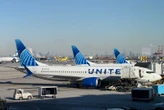 FAA orders Newark flight reductions as travel woes could spill into busy holiday weekend