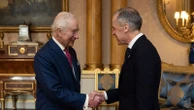 King left as 'piggy in the middle' over Canada-US stand-off