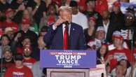 Trump goes silent at campaign rally after microphone cuts out