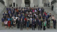 Moment of silence held for US COVID deaths