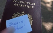 Паспорт рф - шрам від окупації: у день росії, жителі окупованих міст долучились до акції спротиву - Жовта стрічка