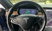 Tesla під прицілом регуляторів США: нові роботаксі порушують правила дорожнього руху