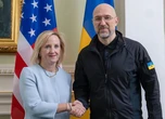 Шмигаль обговорив з тимчасовою повіреною у справах США Джулі Девіс подальшу реалізацію інвестиційного фонду підтримки