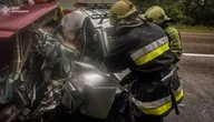 На Київщині моторошна ДТП за участю маршрутки: одна людина загинула, ще одну затисло в пошкодженій машині