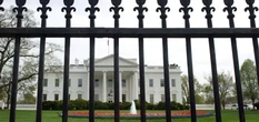 "Робить що хоче, поки уряд не працює": демократи США стурбовані знесенням частини Білого дому для будівництва бального залу Трампа