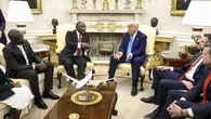 Нове протистояння у Білому домі? Трамп показав відео про "геноцид білих" президенту ПАР, Рамафоса відповів