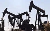 Ціни на нафту падають після негативного звіту уряду США щодо поставок сирої нафти - Reuters