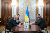 Обговорили реалізацію фінпідтримки та відкриття першого переговорного кластеру: Єрмак зустрівся із представниками ЄС