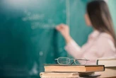 Навантаження і низькі зарплати: в Україні лише 13% вчителів відчувають державну підтримку