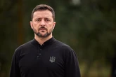 Зеленський до Дня Конституції: українці обмежені війною, але роблять більше, ніж того вимагають конституційні обов'язки