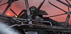 Пожежа на заводі АПЗ-20 у курську досягла площі 17000 квадратних метрів: мнс рф запевняє про локалізацію