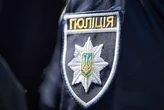 У Києві школярка випала з вікна третього поверху: у закладі освіти працює поліція