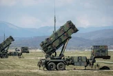 У Держдепі заявили, що США не зупиняють Україні військову допомогу повністю, зокрема уточнили деталі щодо ракет для Patriot