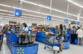 Walmart призупинить найм іноземних фахівців через нові збори Трампа