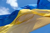 Головний прапор України у Києві тимчасово приспущено через негоду