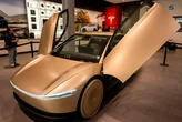 Ера роботаксі від Tesla: Маск запускає давно анонсований проєкт - Bloomberg
