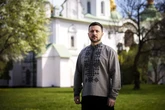 Зеленський у Великдень: все каміння, що в нас кидають, не залишиться руїною на нашій землі
