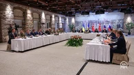 рф на переговорах вимагала відведення української армії "з кількох районів всередині України" для припинення вогню - ЗМІ