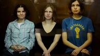 Учасницям Pussy Riot заочно винесли вироки до 13 років колонії за "фейки" про війну в Україні та "дії проти влади"