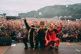 Проти Kneecap припинили розслідування щодо виступу на Glastonbury