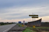 Злочин проти природи, дітей і здорового глузду: на Запоріжжі окупанти змушують людей збирати мазут голими руками