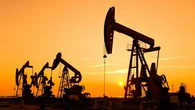 Нафта дорожчає через ризики нових українських ударів по експорту з рф - Reuters