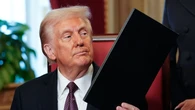 Трамп запроваджує 25% мито на середні та великі вантажівки