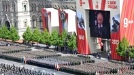 Парад у москві завершено: путін був поруч з Сі Цзіньпіном, але потім спілкувався з військовими КНДР