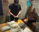 Контроль ділянок у понад 2 тис. га за півмільйона доларів: шахраї продавали посаду у держпідприємстві, їх затримано