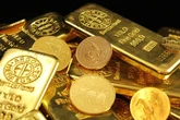 Золото подешевшало на тлі стабільного долара та напруги навколо Ірану - Reuters