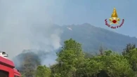 Полум'я видно з Неаполя: вогонь охопив Везувій