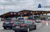 Більше виїжджають, ніж в’їжджають: потік українців через кордон зростає