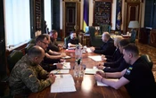 Зеленський після засідання Ставки: "Ми зміцнюємо фронт і готові до будь-яких викликів"
