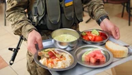 Оновлений каталог продуктів харчування для української армії: обіцяють рибу без голови та ковбасу лише найвищої якості