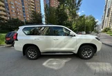 У москві на днищі позашляховика посадовця росгвардії виявили прикріплену коробку - росЗМІ