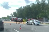Вантажівка із зерном перекинулась на в'їзді до Києва: що відомо