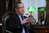 ЄС потрібно "умити руки" в українському питанні, тоді рф розбереться швидше - медведєв