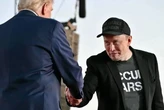 Протистояння посилюється: Маск запустив голосування про створення нової партії, а Трамп хоче забрати у нього урядові субсидії