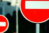 Аварійно просів асфальт: у Києві на Лаврській частково обмежили рух