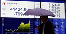 Borsa di Tokyo in calo (-2%) dai massimi storici a causa dei chip e per l’intervento sullo yen