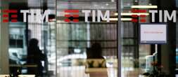 Tim ancora in rialzo, Swisscom scalda il risiko tlc italiano