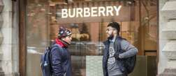 Lusso sotto pressione dopo il profit warning di Burberry, si salva Moncler